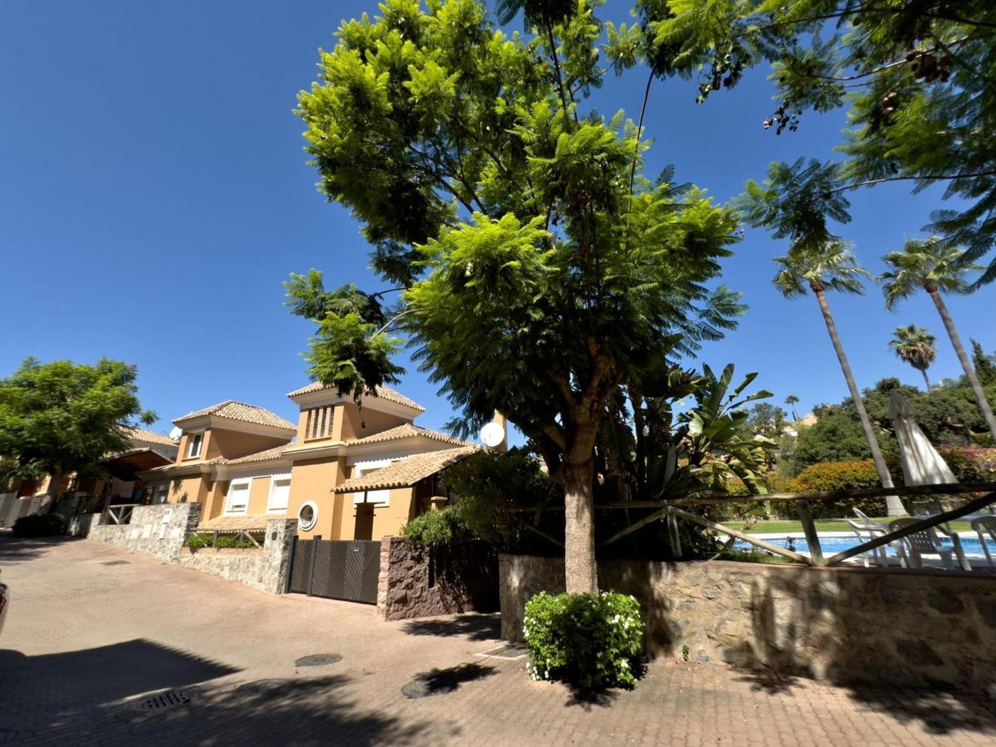 Ferienhaus Adosada En Santa Clara Marbella